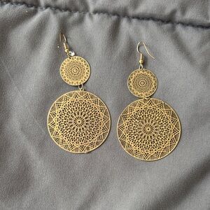 Elegant Gold Filigree Earrings